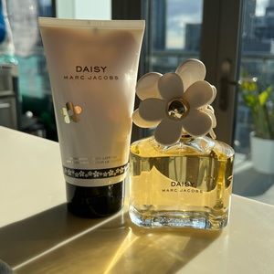 MARC JACOBS “Daisy” NWOT Eau De Toilette fragrance (100ml) & body lotion (150ml)